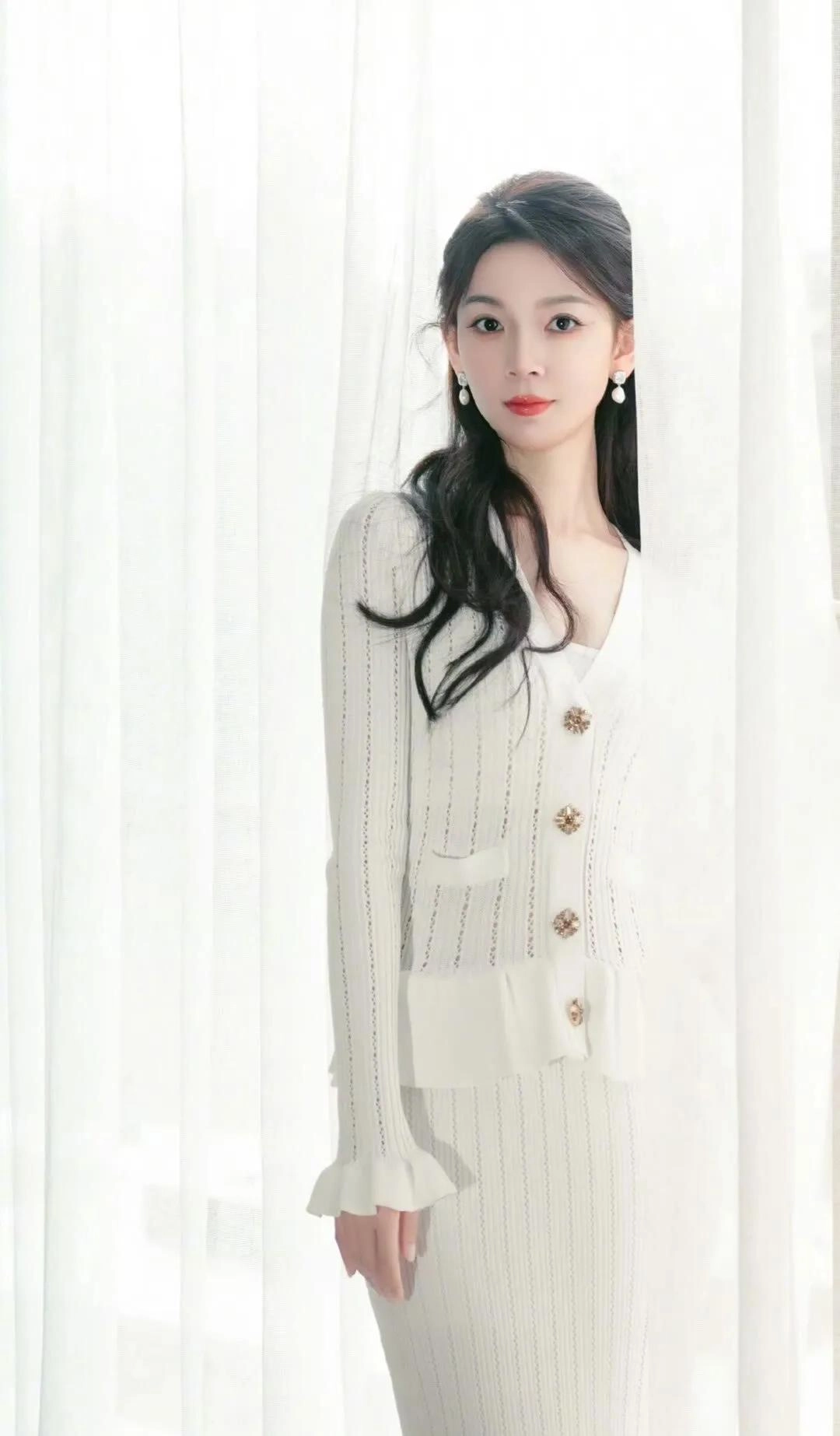 有网友称陈瑶是散落人间的仙女!