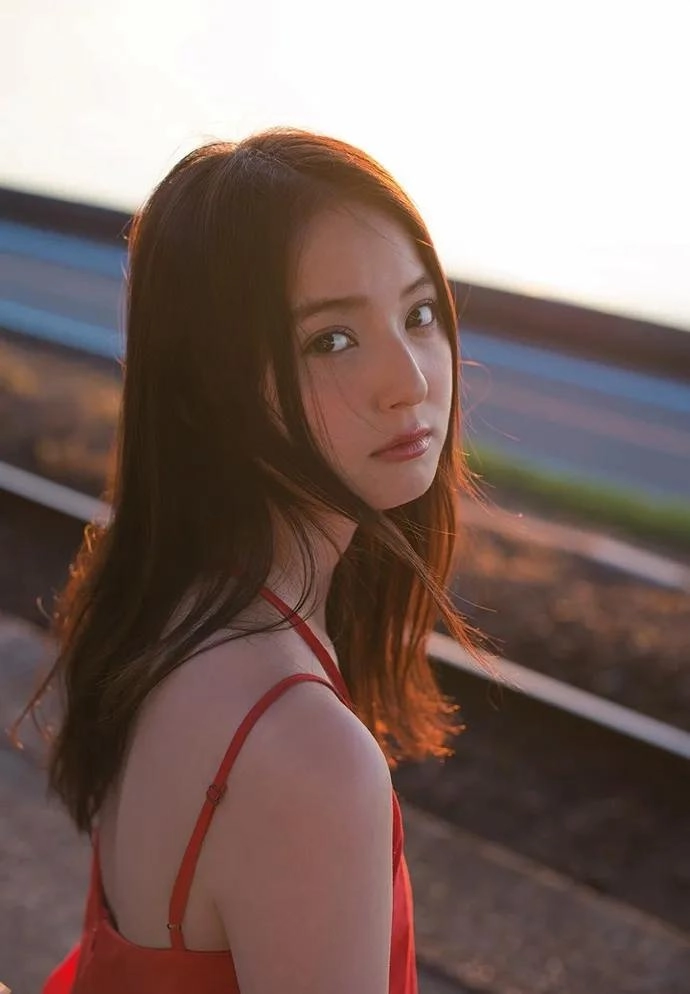 被称为日本第一美女的佐佐木希，被评为岛国最美面孔