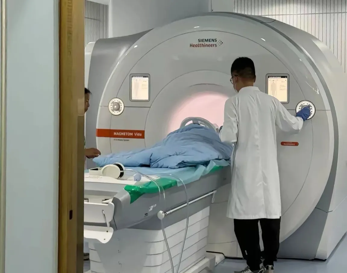 Jim博士公布了多家单位引进国际品牌光子CT机的消息