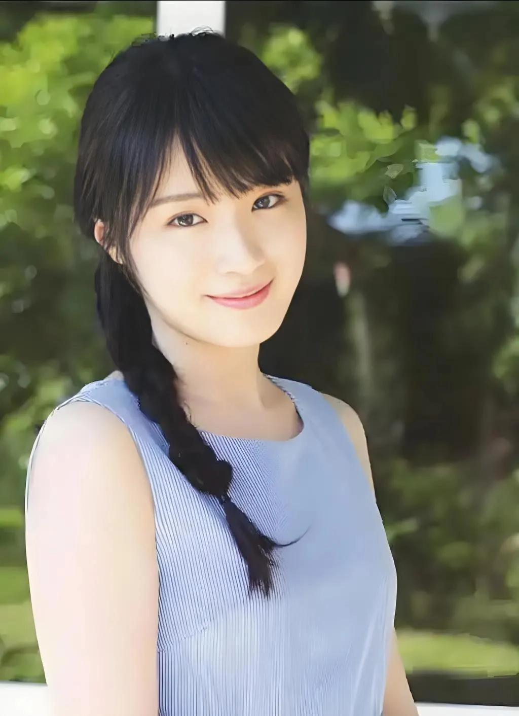 高山一实，日本女作家兼演员，颜值与身材兼备，据称拥有岛国第一美腿