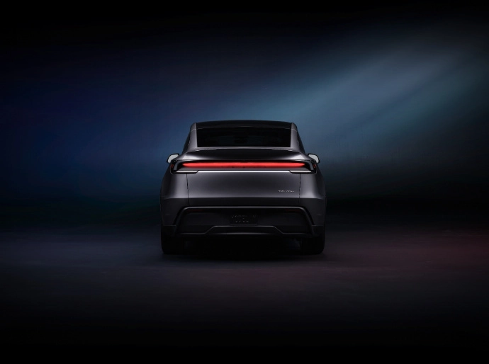 特斯拉焕新Model Y看效果图一般般 - 万事屋 | 生活·动漫·娱乐综合社区-银魂同好聚集地