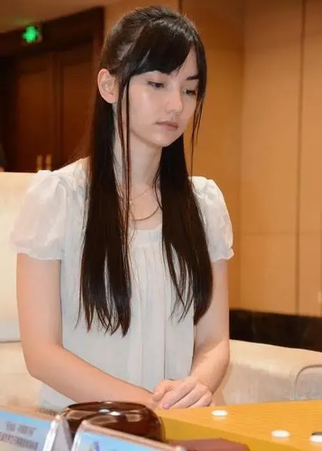 有人问战鹰与黑嘉嘉能拼姿容吗？ - 万事屋 | 生活·动漫·娱乐综合社区-银魂同好聚集地