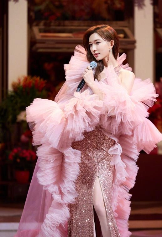 林志玲2025年在春晚的精美图片