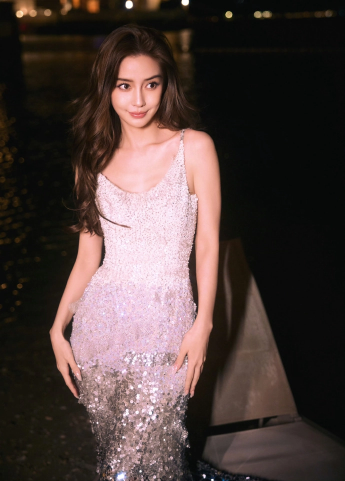 Angelababy36岁生日照上了热搜 - 万事屋 | 生活·动漫·娱乐综合社区-银魂同好聚集地