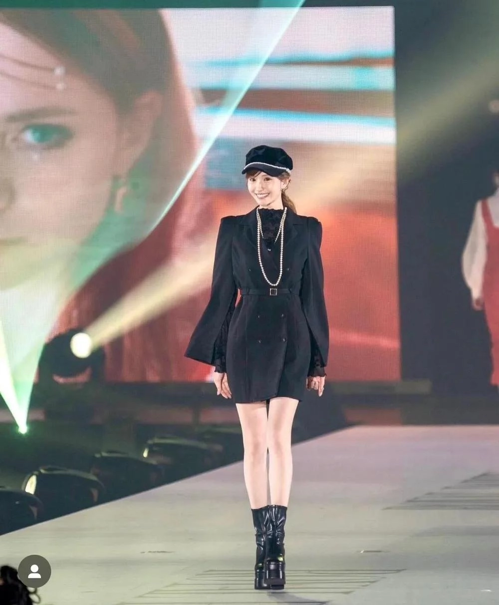 日本艺人himeka照片集，似有某位故人的影子