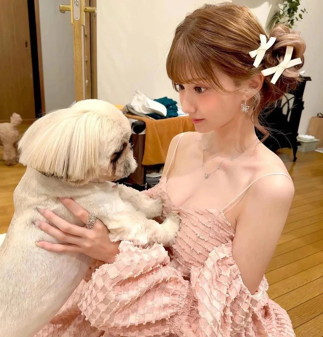 日本艺人himeka照片集，似有某位故人的影子