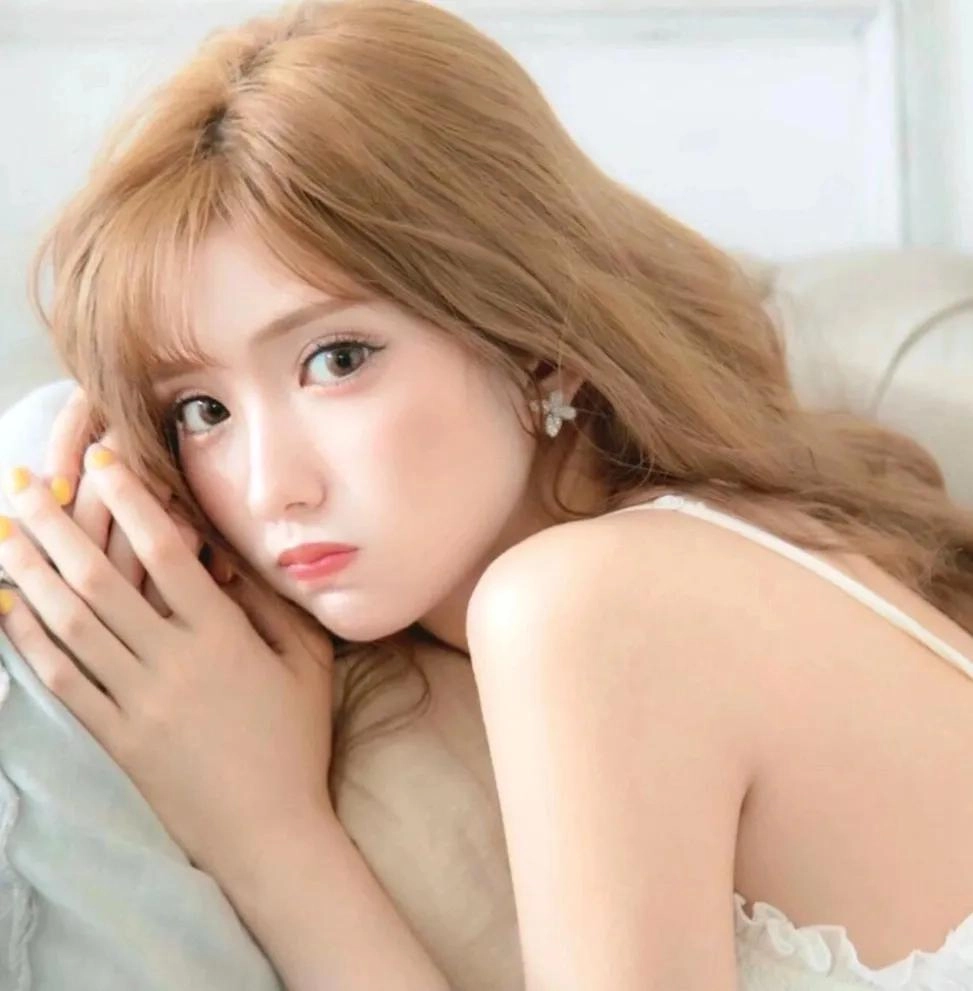 日本艺人himeka照片集，似有某位故人的影子