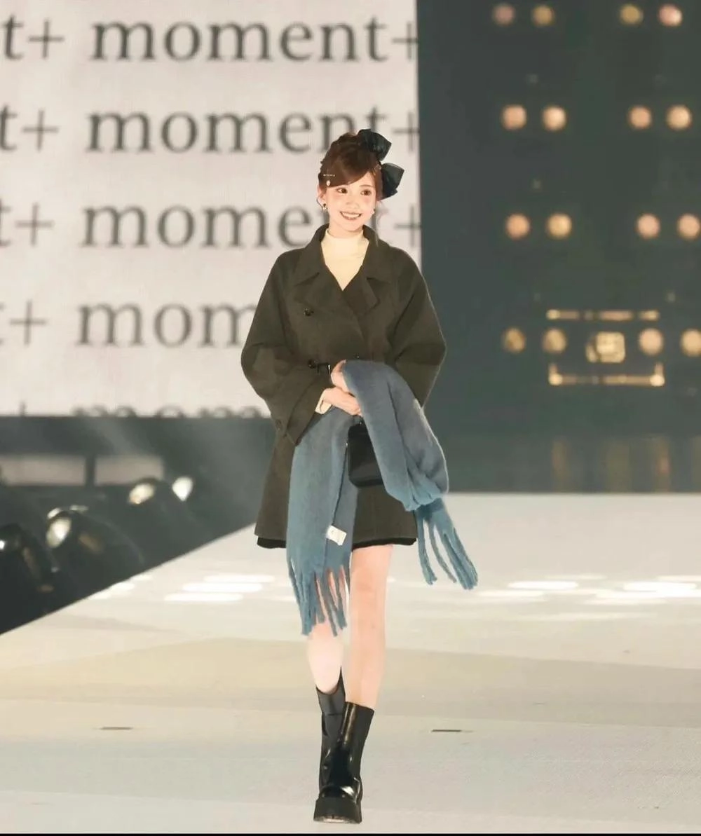 日本艺人himeka照片集，似有某位故人的影子