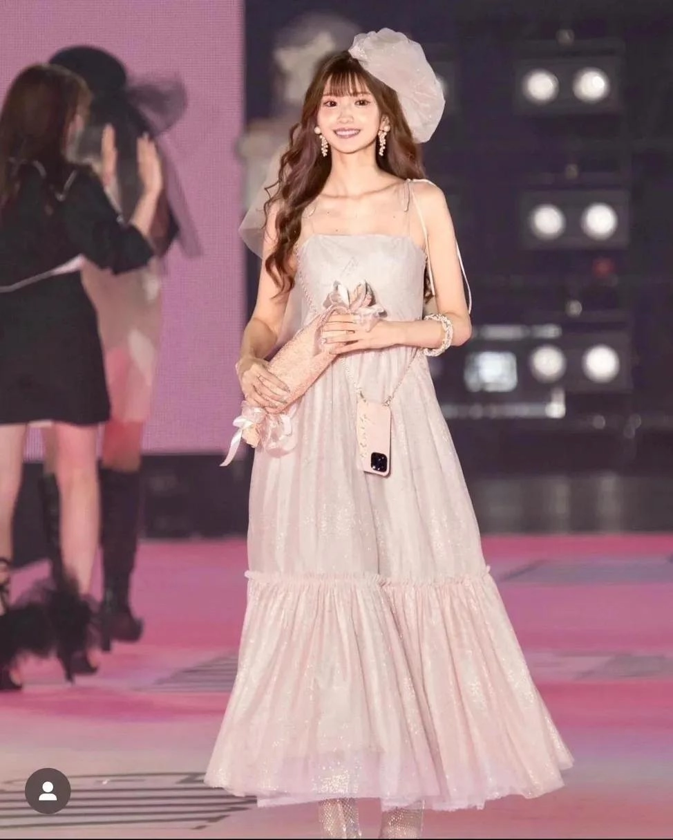 日本艺人himeka照片集，似有某位故人的影子