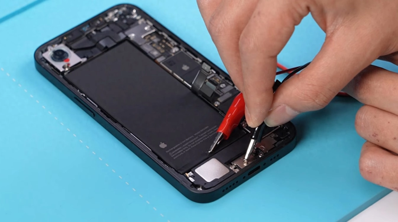 iPhone 16e 电池更换同样变得更容易 - 万事屋 | 生活·动漫·娱乐综合社区-银魂同好聚集地