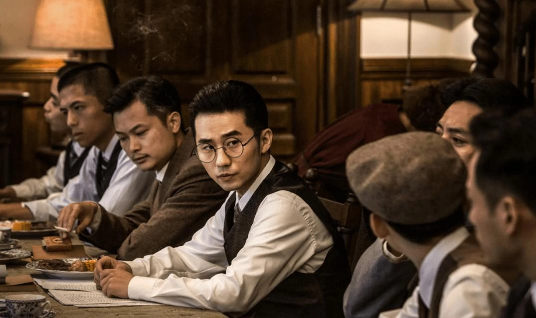 白客，为五险一金当了演员，凭实力挤进窝囊赛道，女友小他12岁