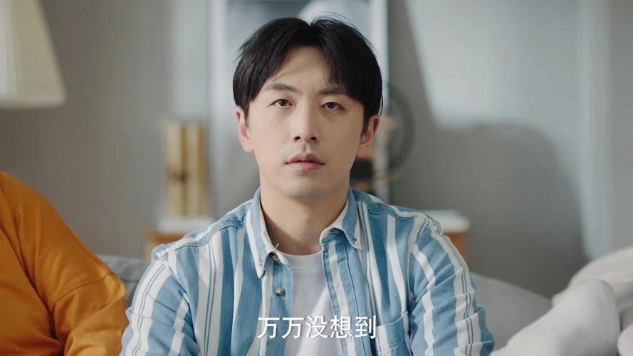 白客，为五险一金当了演员，凭实力挤进窝囊赛道，女友小他12岁