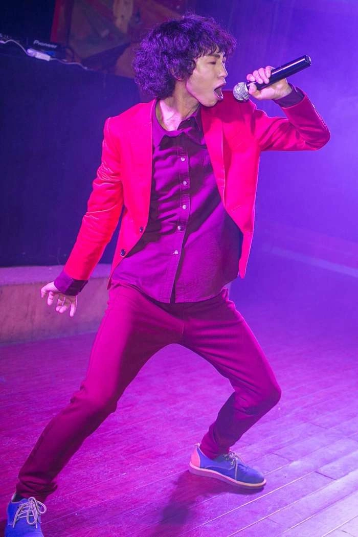 网友吐槽：恬不知耻！一首代表作都没有，却能当乐坛顶流，这些小丑真不害臊