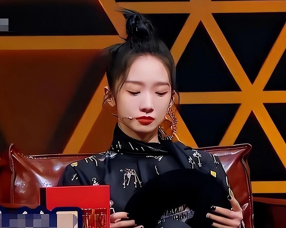 网友吐槽：恬不知耻！一首代表作都没有，却能当乐坛顶流，这些小丑真不害臊