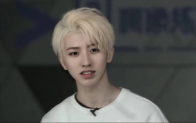 网友吐槽：恬不知耻！一首代表作都没有，却能当乐坛顶流，这些小丑真不害臊