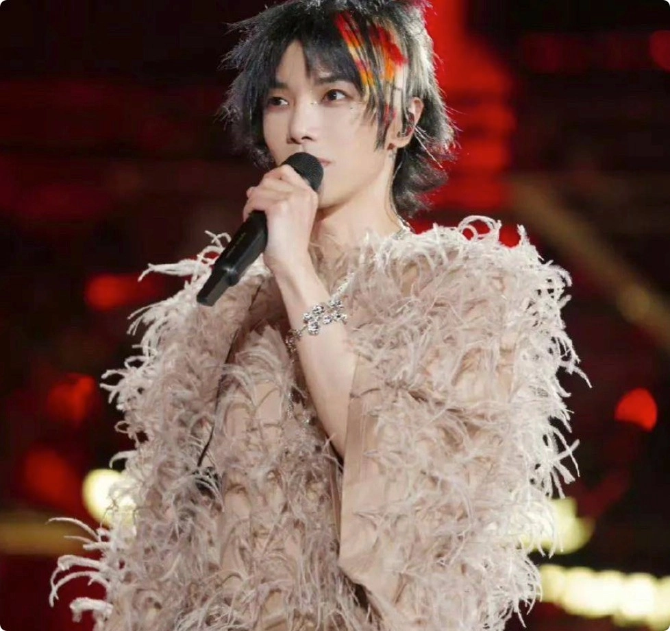 网友吐槽：恬不知耻！一首代表作都没有，却能当乐坛顶流，这些小丑真不害臊