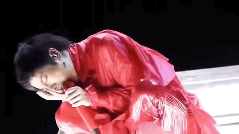 网友吐槽：恬不知耻！一首代表作都没有，却能当乐坛顶流，这些小丑真不害臊