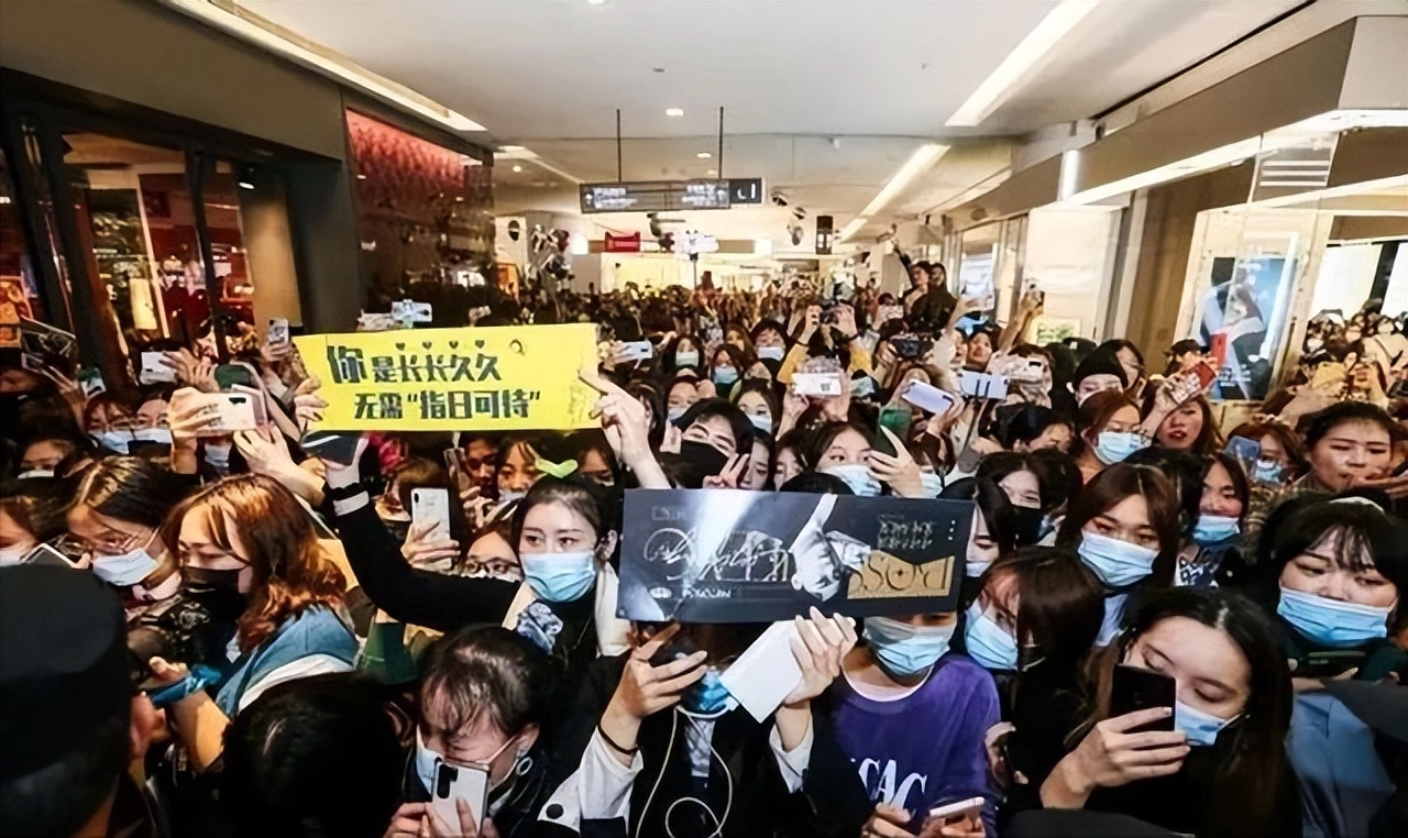 网友吐槽：恬不知耻！一首代表作都没有，却能当乐坛顶流，这些小丑真不害臊