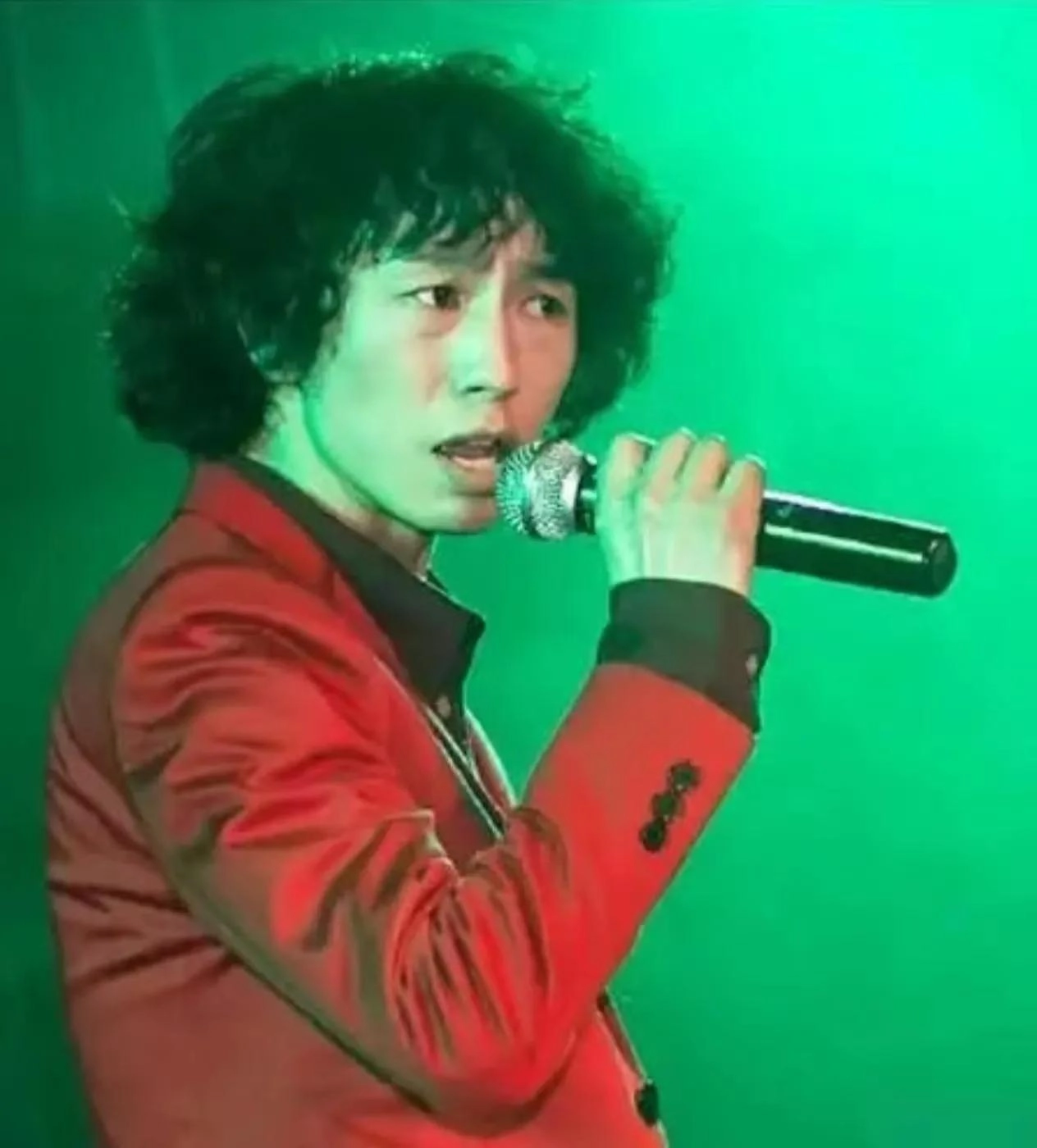 网友吐槽：恬不知耻！一首代表作都没有，却能当乐坛顶流，这些小丑真不害臊