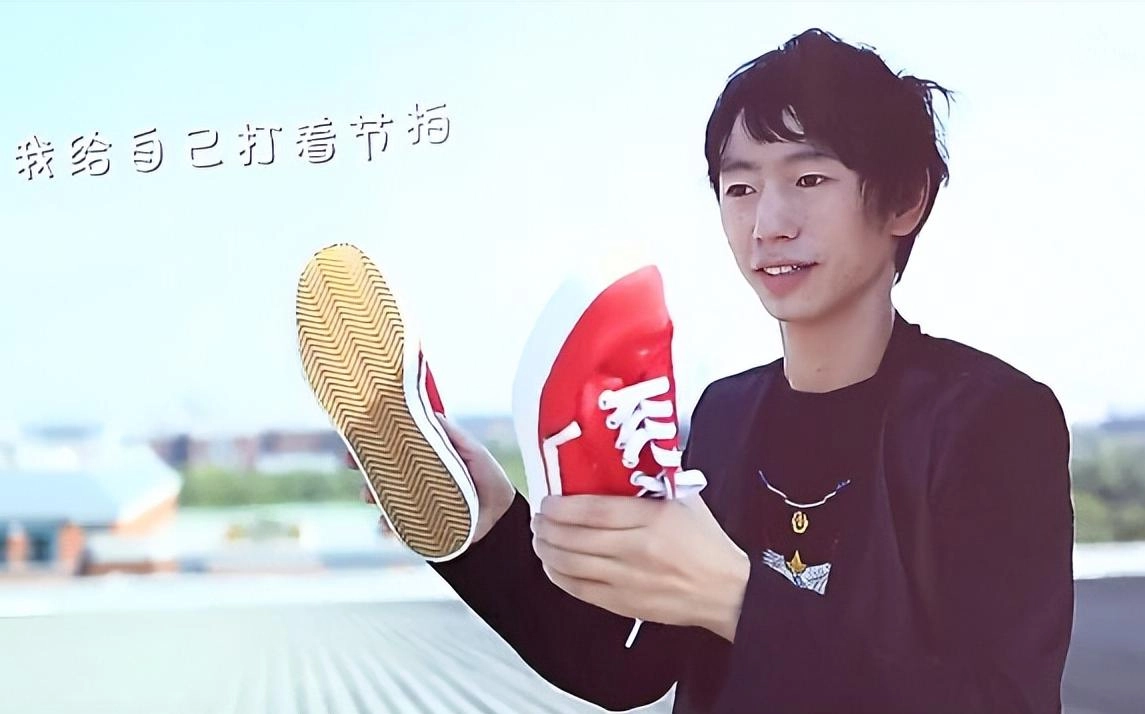 网友吐槽：恬不知耻！一首代表作都没有，却能当乐坛顶流，这些小丑真不害臊