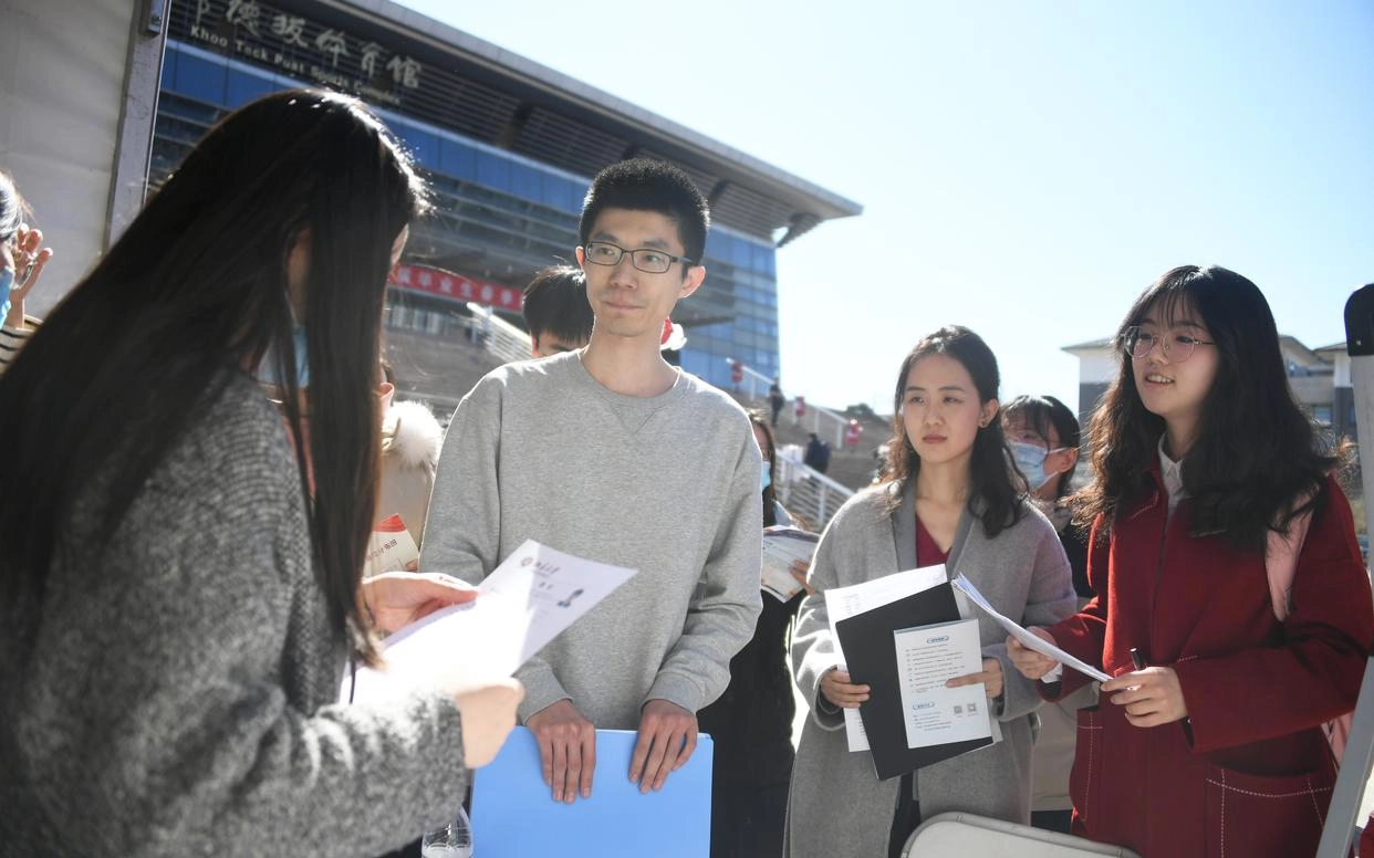 “别拿我们痛处做文章”,国企炫耀119w份简历,毕业生情绪失控