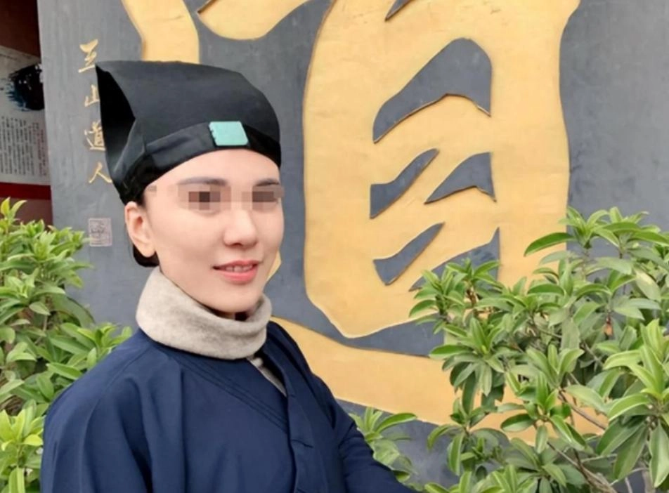 道袍下的骗局？