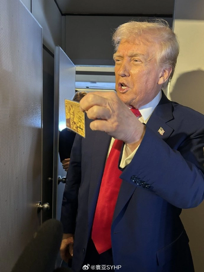 美国总统里谁最会赚钱？当然是川宝！特朗普展示价值500万美元的移民金卡 - 万事屋 | 生活·动漫·娱乐综合社区-银魂同好聚集地