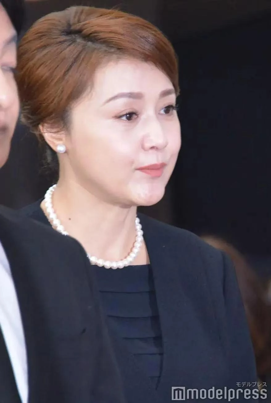 中山美穗追悼会,妹妹中山忍很美,丰川悦司认不出,金材昱也来了