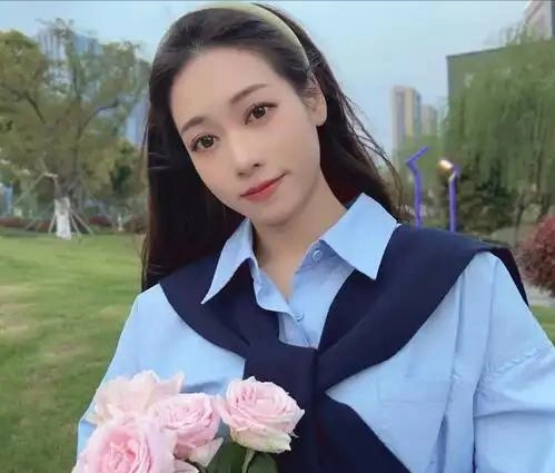 反转!网络泡沫散去后,吴柳芳终于公布擦边原因,真相令人泪目