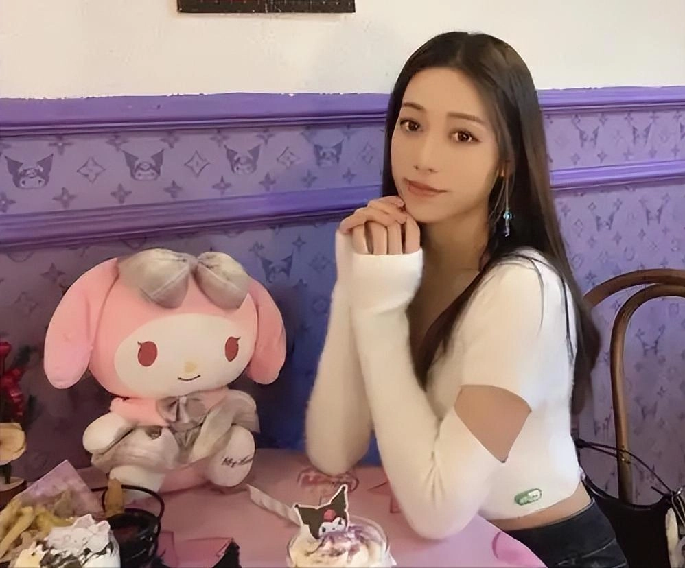 反转!网络泡沫散去后,吴柳芳终于公布擦边原因,真相令人泪目