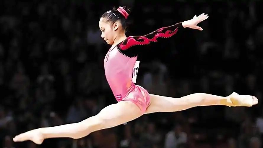 反转!网络泡沫散去后,吴柳芳终于公布擦边原因,真相令人泪目