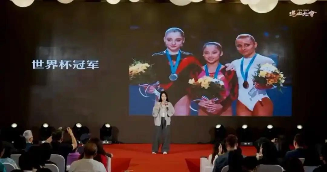 反转!网络泡沫散去后,吴柳芳终于公布擦边原因,真相令人泪目