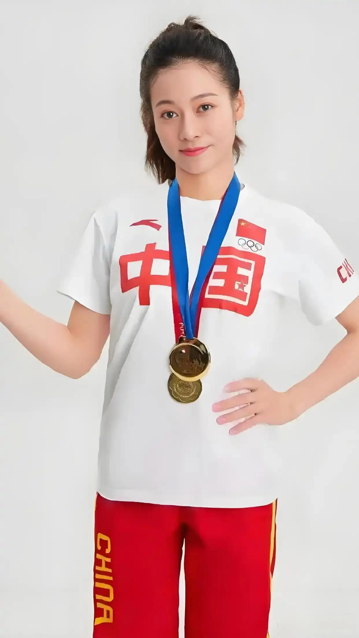 从冠军到 “擦边女主播”!她的一句 “给妈妈治病” 让全网沉默