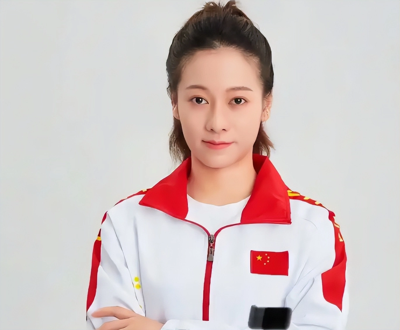 反转!网络泡沫散去后,吴柳芳终于公布擦边原因,真相令人泪目