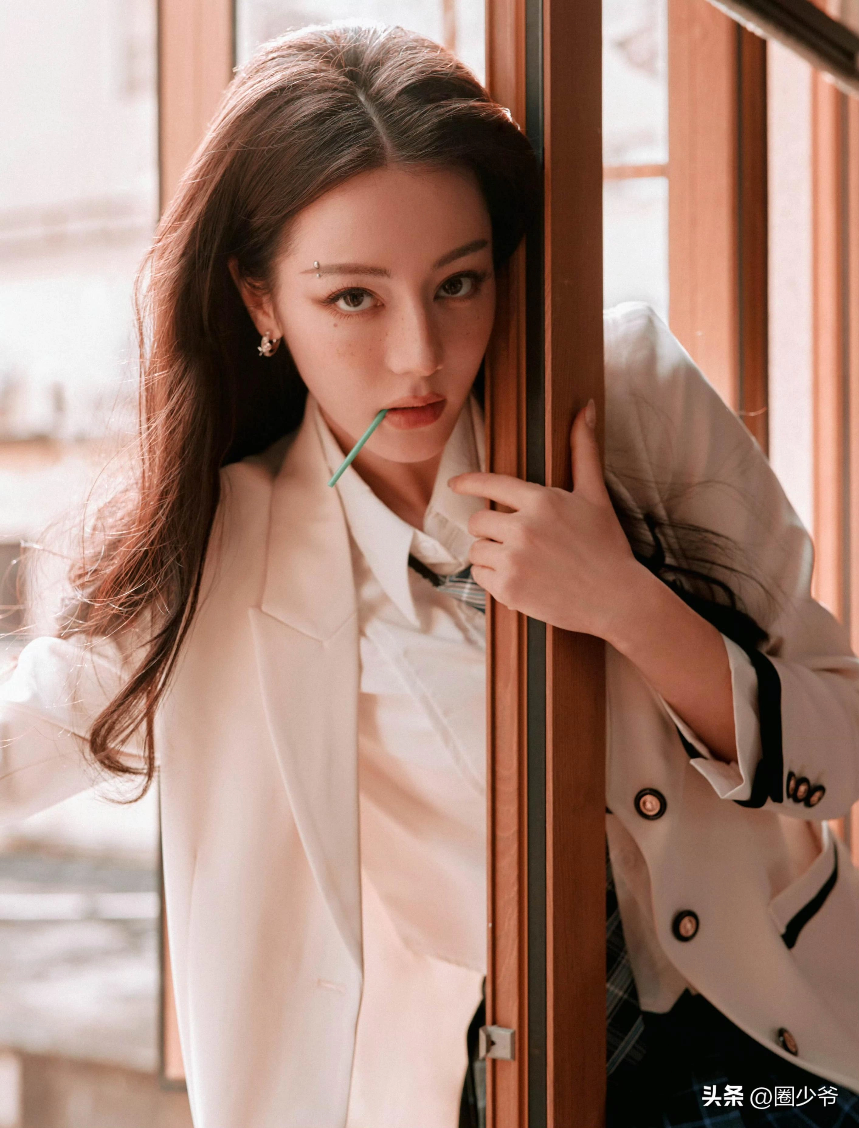 这是什么戏路子？迪丽热巴继眉钉之后，又带上了唇钉 - 万事屋 | 生活·动漫·娱乐综合社区-银魂同好聚集地