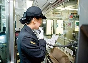 中国大妈因“推搡乘务员”在日本被捕!网友:不懂日语引发的误会