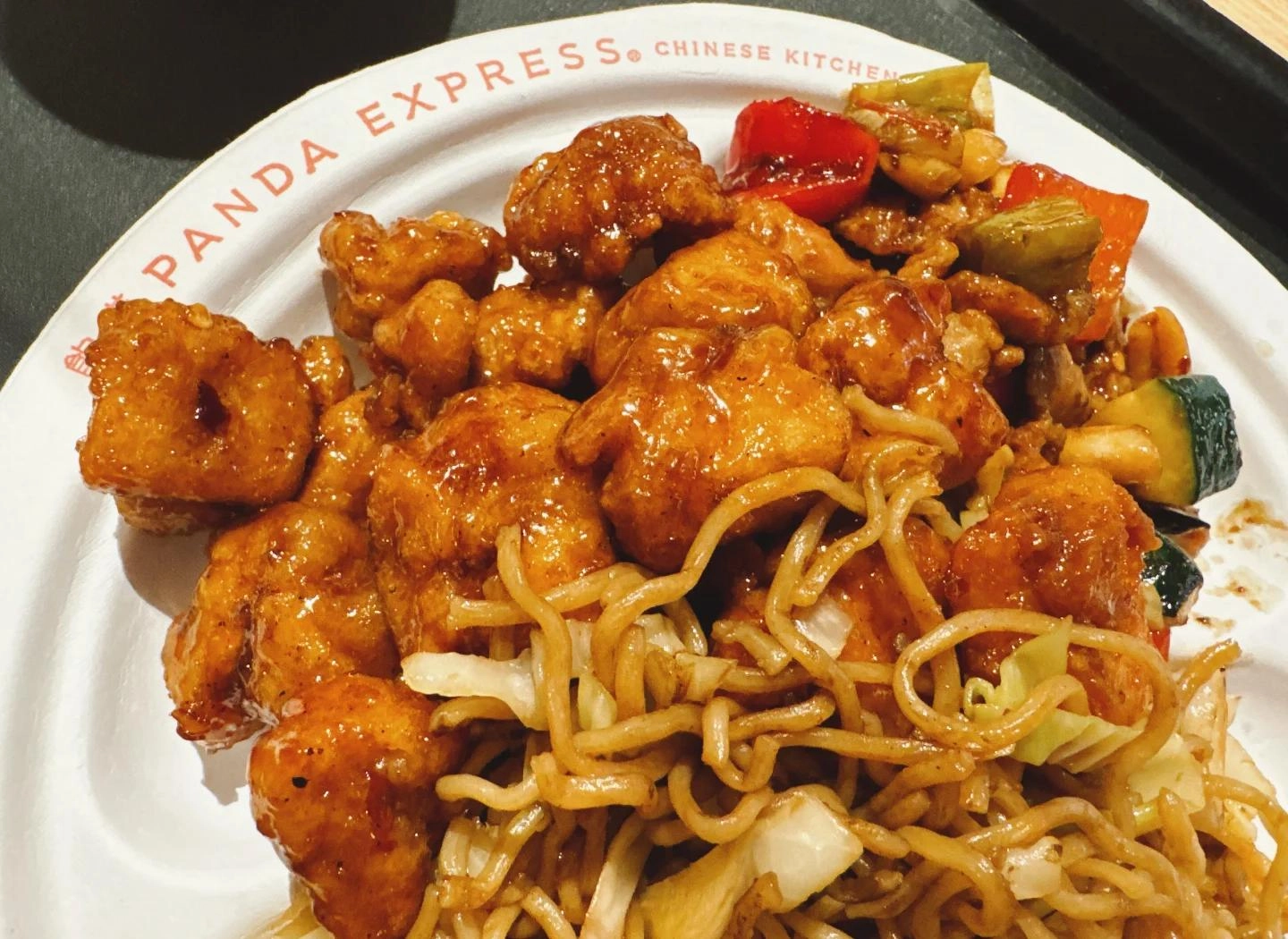 年赚数百亿,声称永不进中国,全球最大中餐连锁竟只卖“假中餐”