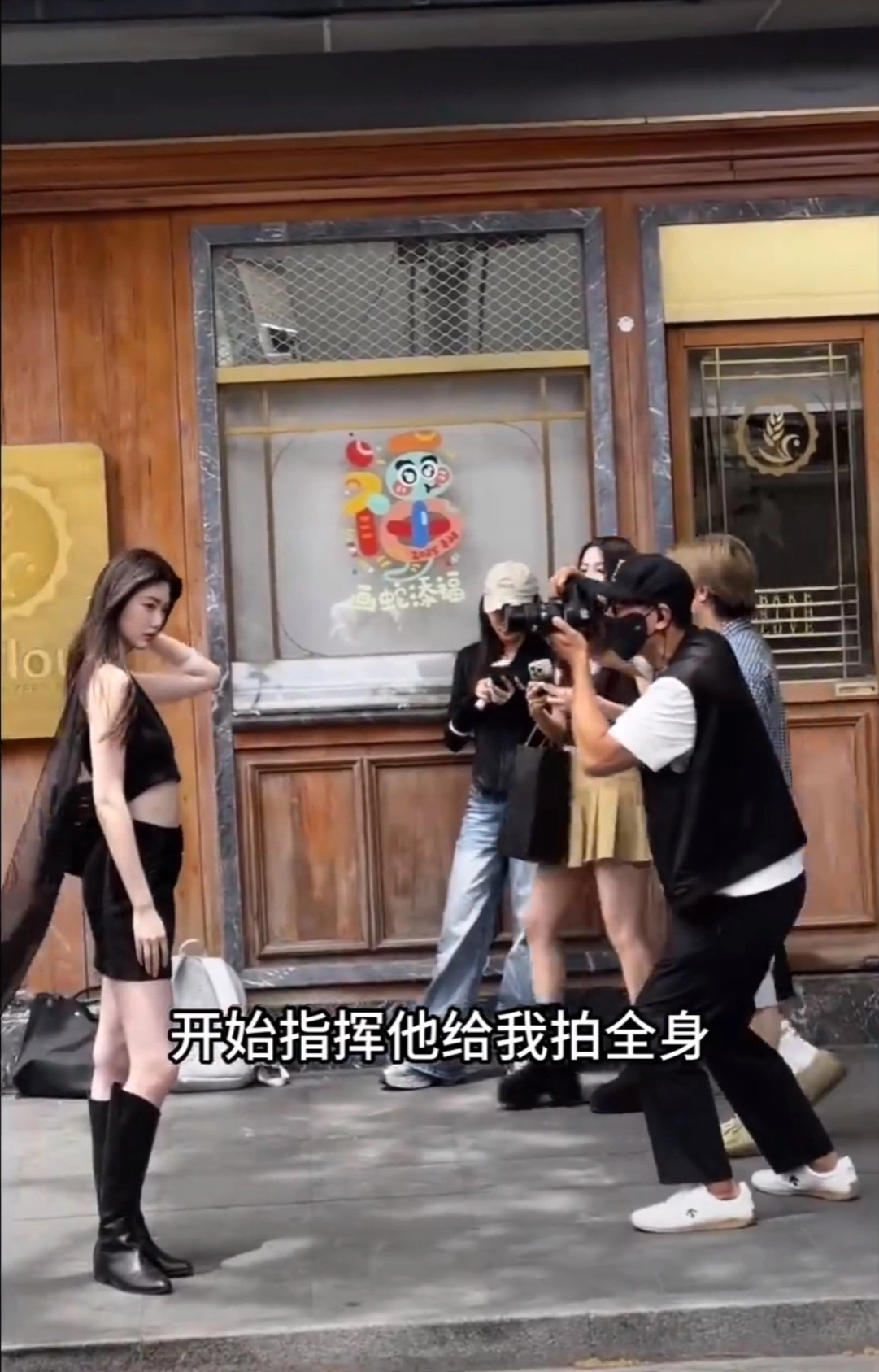 51岁吴彦祖上海拍美女,被误认“怪老头”嫌弃,事后女主悔青肠子