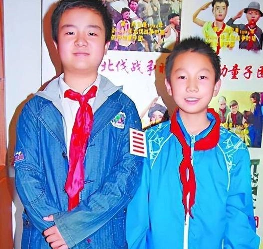 “五道杠”小学生,曾因一脸“官相”而走红,如今状态却令人泯然