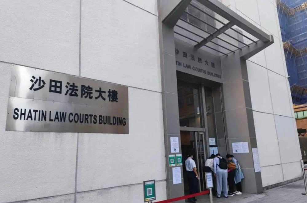 从内地董某莹“撤证”到香港李某萱“判刑”!同样是学历造假为何差距这么大?网友:这样的处理更像是奖赏!