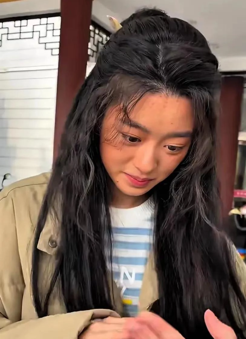 有网友说这是黄杨钿甜的素颜照，真的假的。。。 - 万事屋 | 生活·动漫·娱乐综合社区-银魂同好聚集地