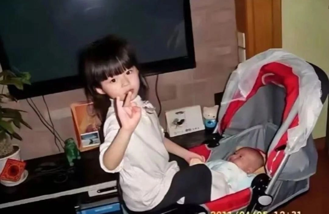 黄杨钿甜越扒越吓人,她这房要塌成废墟了