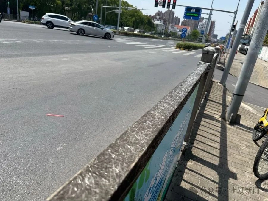 太突然!上海多区已发现,不少市民被刺伤!街头惊现“栏杆刺客”,女子崩溃:去医院也清理不干净