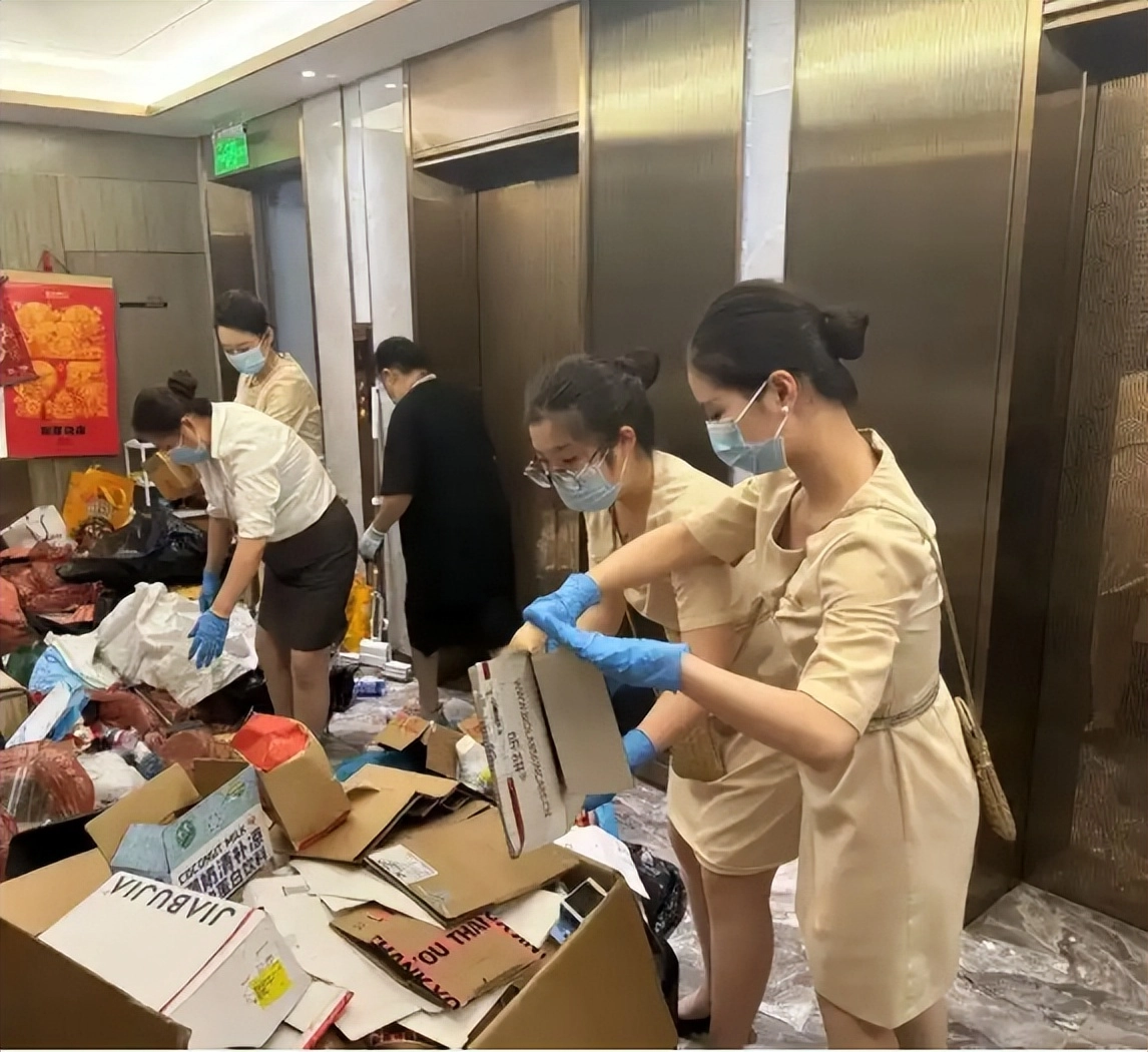 上海3600万豪宅成垃圾站,20万沙发放废纸,老公失联女儿拉黑物业