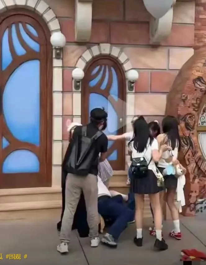 后续来了,上海迪士尼打架事件,警方发通告,网友舆论风向一边倒