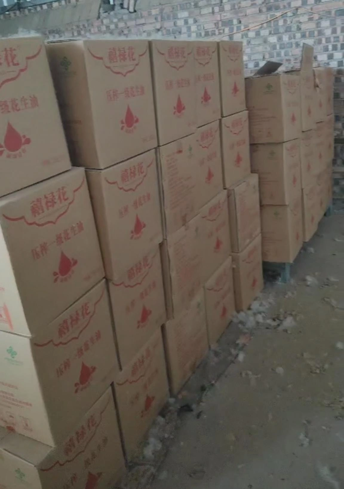 博主购上千桶纯花生油做公益检测出掺假,生产商否认,警方立案调查