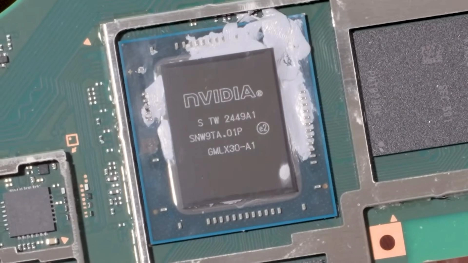 任天堂Switch 2拆解 “漂亮”的NVIDIA Tegra SoC首次现身