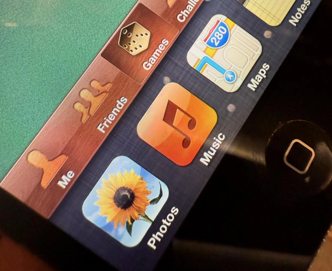 前苹果设计师无意「曝光」了 iPhone 的新软件设计
