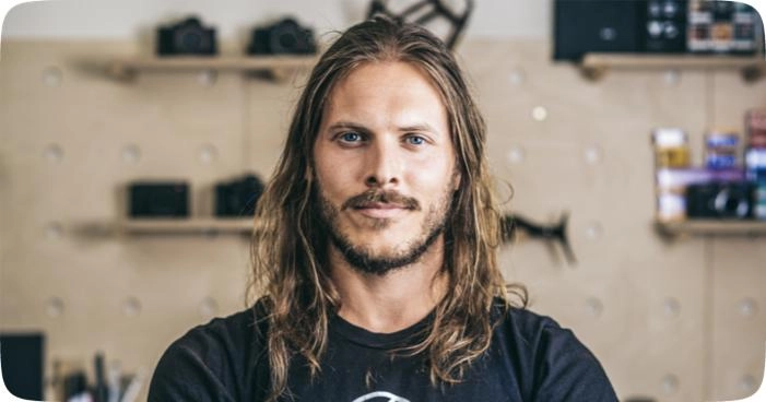 前苹果设计师无意「曝光」了 iPhone 的新软件设计