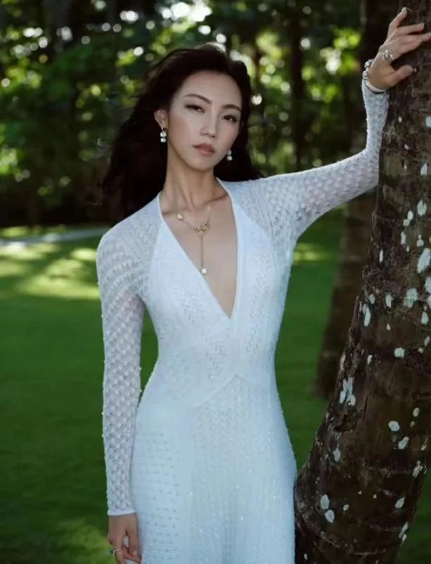 封神2女主被爆高考移民！父亲在央视工作，人民日报删除宣传视频